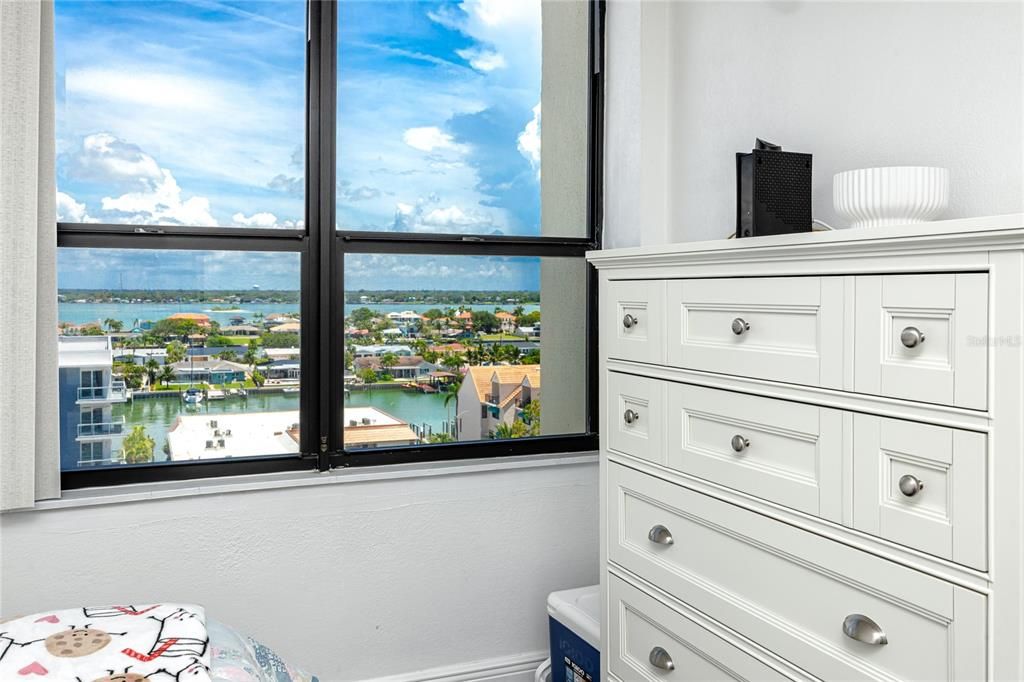 Activo con contrato: $2,950 (2 camas, 2 baños, 1240 Pies cuadrados)