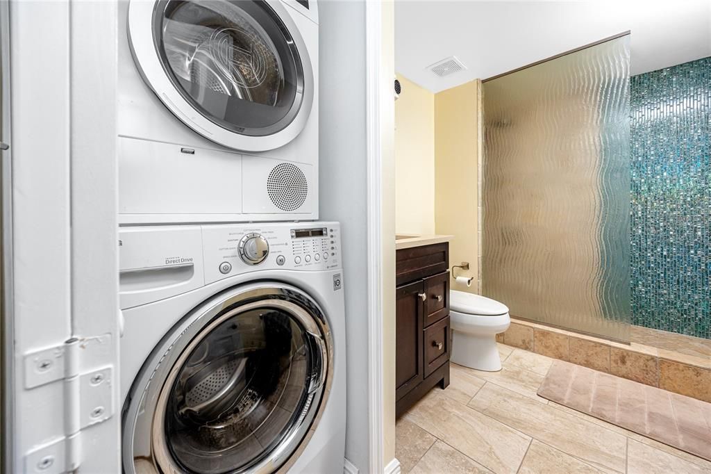 Activo con contrato: $2,950 (2 camas, 2 baños, 1240 Pies cuadrados)