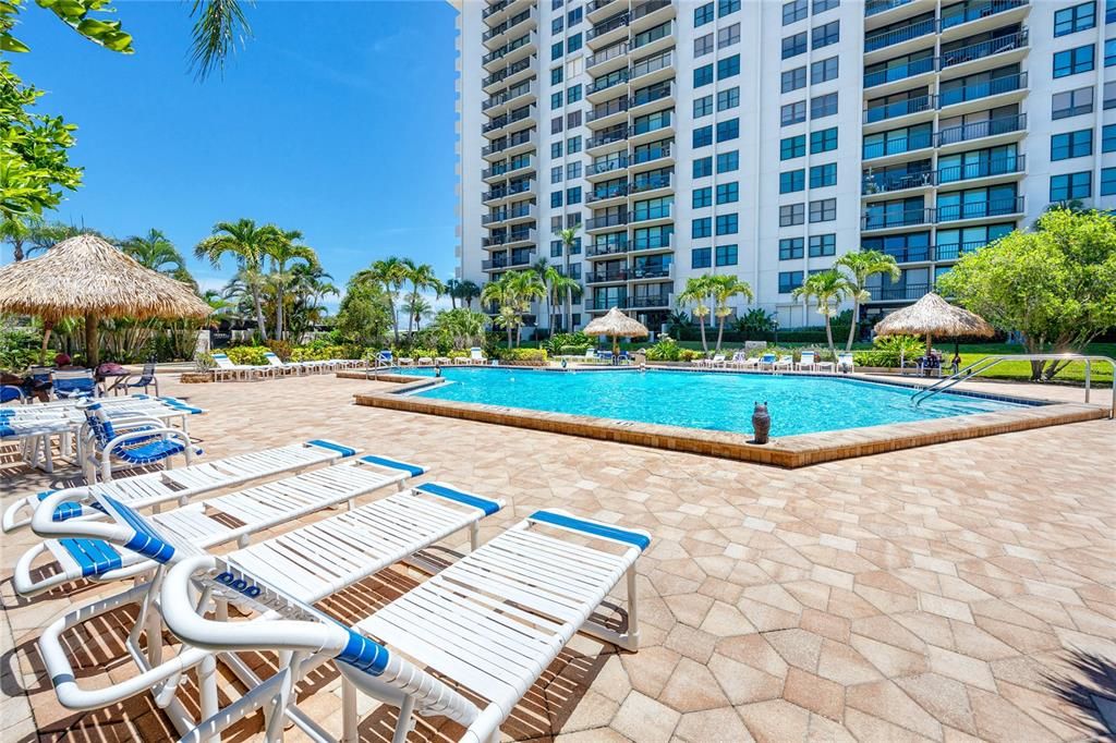 Activo con contrato: $2,950 (2 camas, 2 baños, 1240 Pies cuadrados)