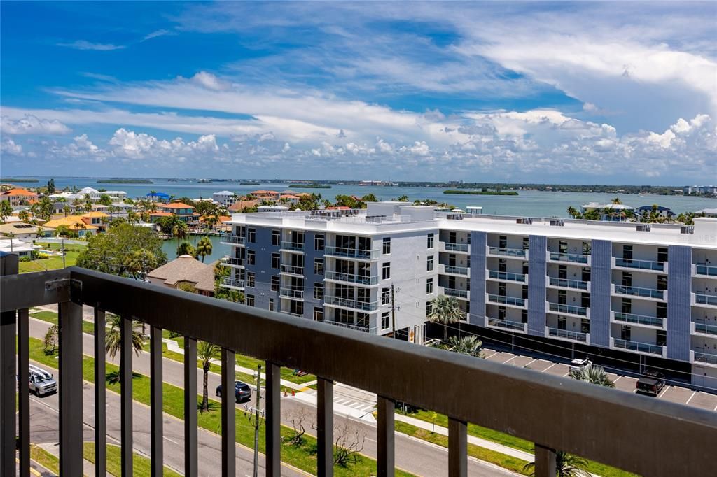 Activo con contrato: $2,950 (2 camas, 2 baños, 1240 Pies cuadrados)