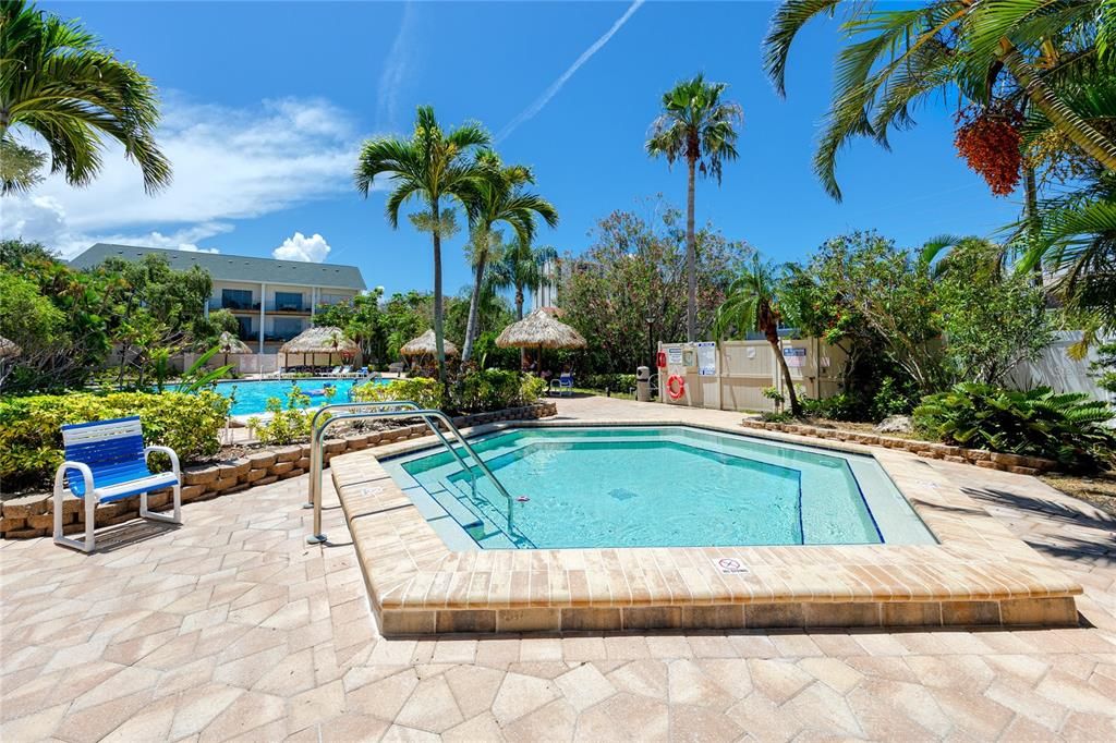 Activo con contrato: $2,950 (2 camas, 2 baños, 1240 Pies cuadrados)