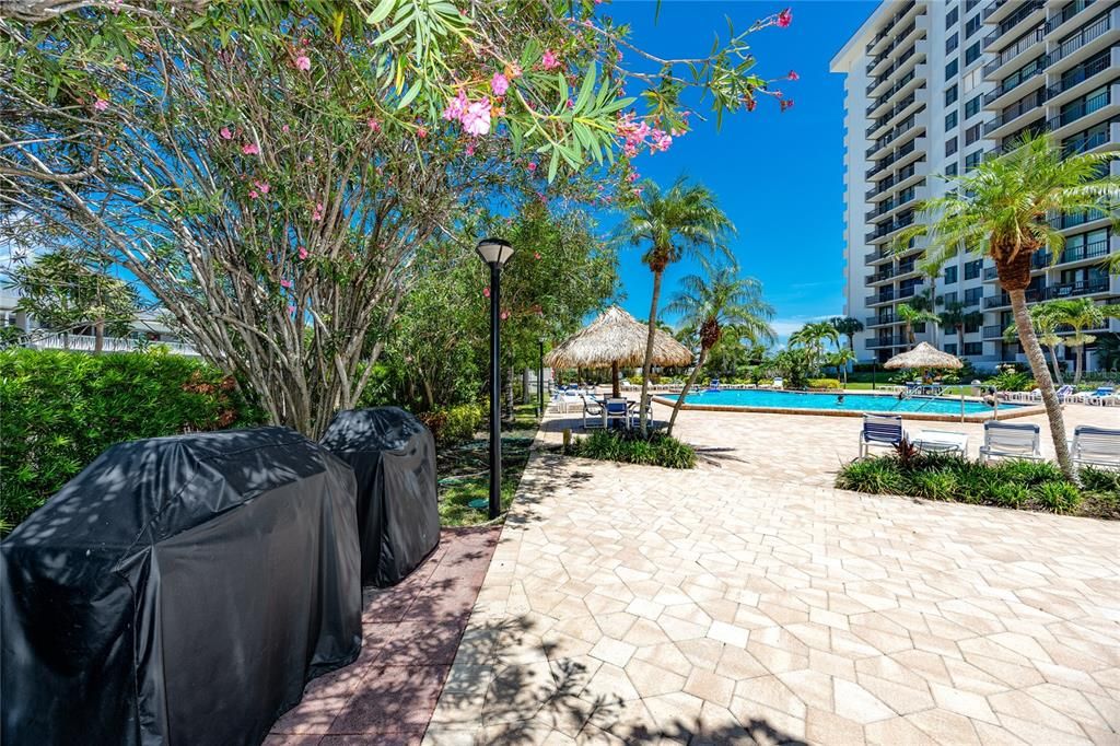 Activo con contrato: $2,950 (2 camas, 2 baños, 1240 Pies cuadrados)