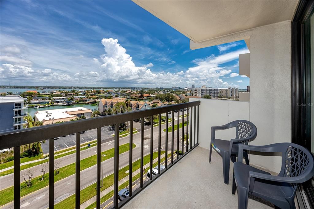 Activo con contrato: $2,950 (2 camas, 2 baños, 1240 Pies cuadrados)