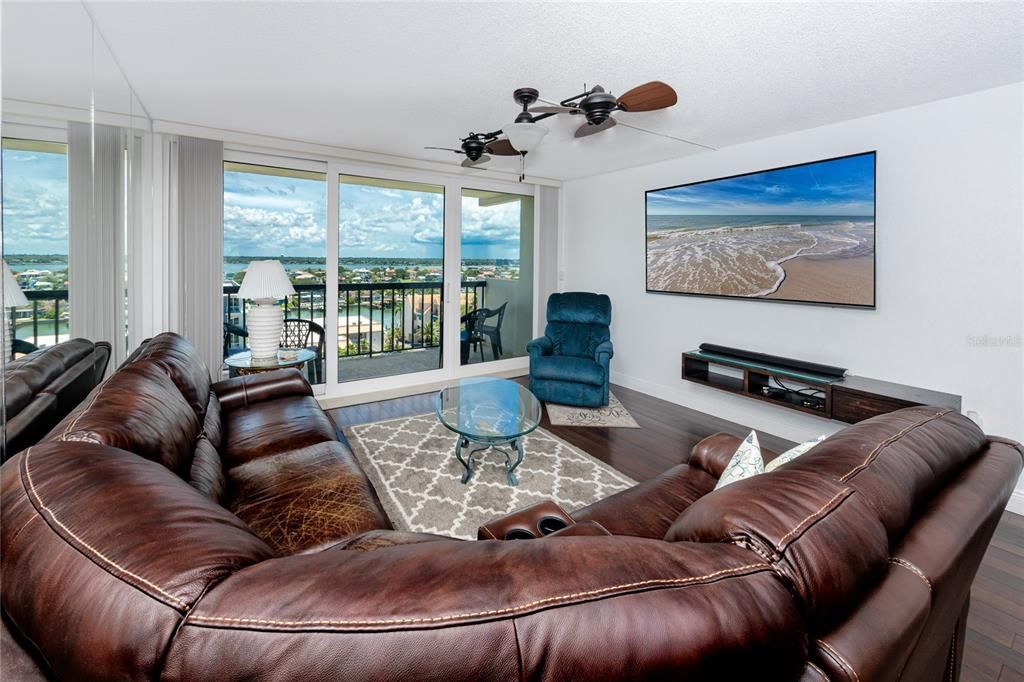 Activo con contrato: $2,950 (2 camas, 2 baños, 1240 Pies cuadrados)