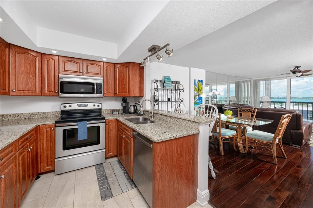 Activo con contrato: $2,950 (2 camas, 2 baños, 1240 Pies cuadrados)