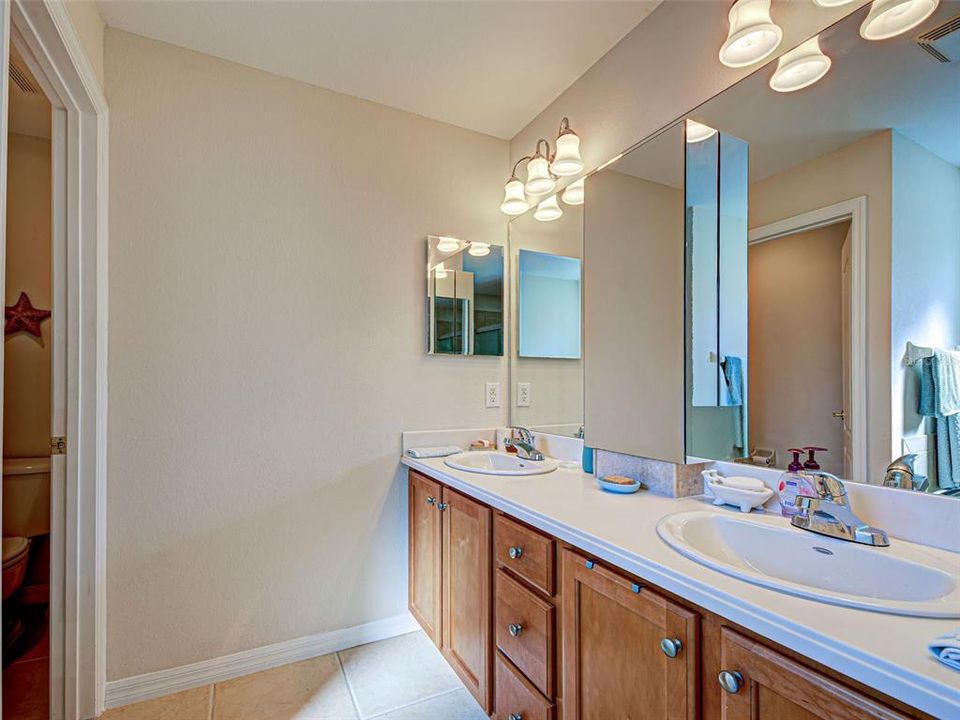 待售: $415,000 (4 贝兹, 2 浴室, 2257 平方英尺)