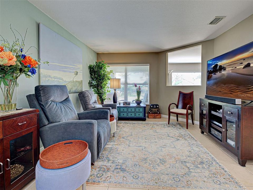 待售: $415,000 (4 贝兹, 2 浴室, 2257 平方英尺)