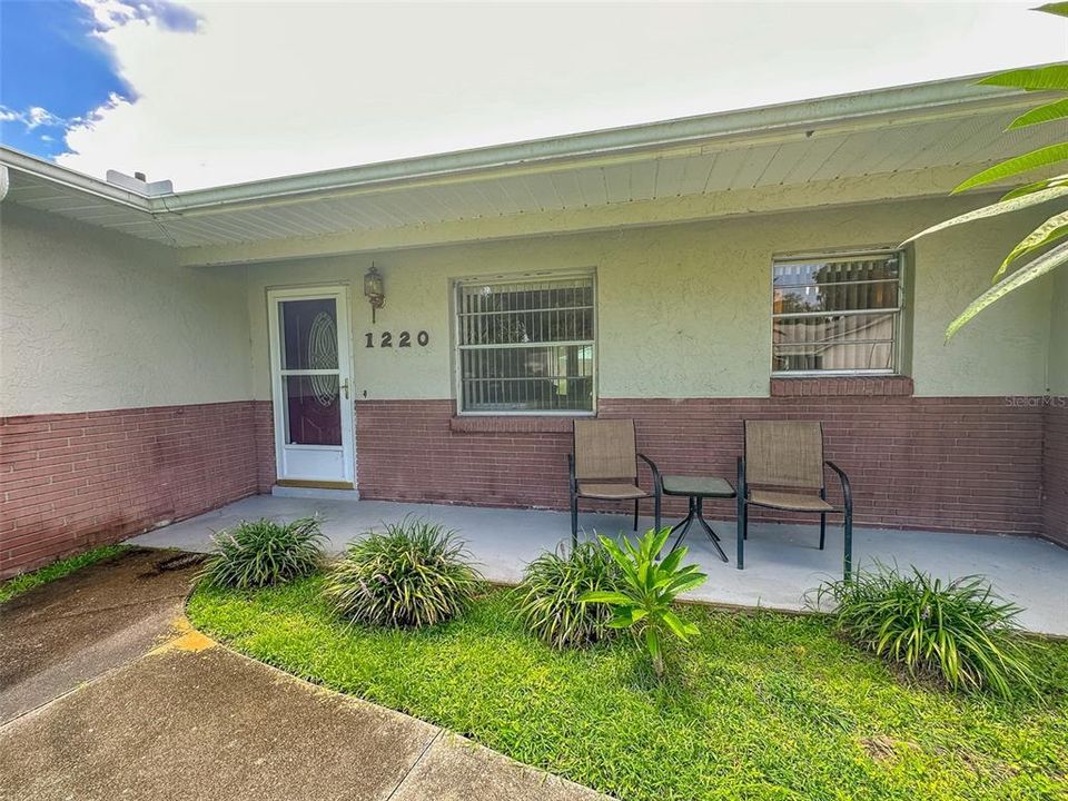 Active With Contract: $310,000 (2 beds, 2 baths, 1106 Square Feet)