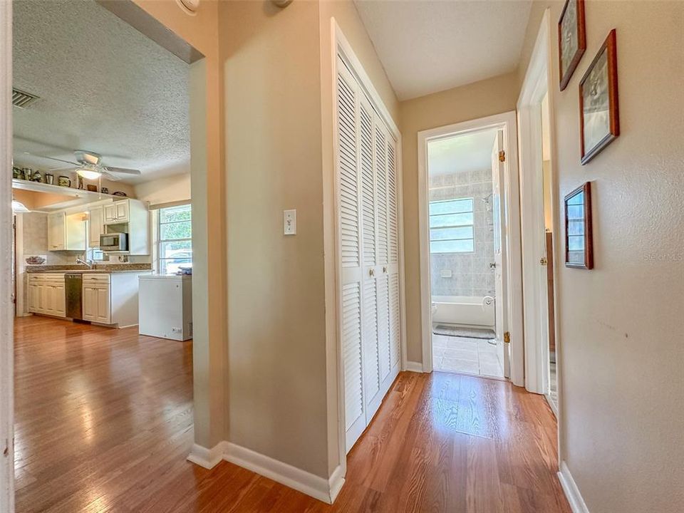 Active With Contract: $310,000 (2 beds, 2 baths, 1106 Square Feet)