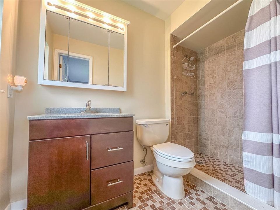 Active With Contract: $310,000 (2 beds, 2 baths, 1106 Square Feet)