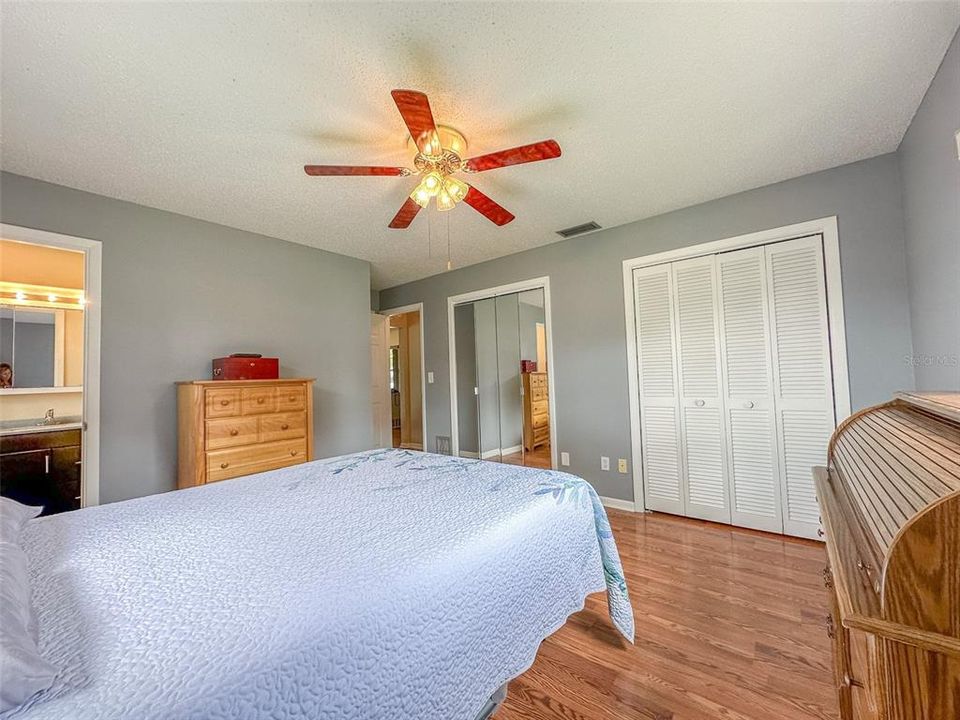 Active With Contract: $310,000 (2 beds, 2 baths, 1106 Square Feet)