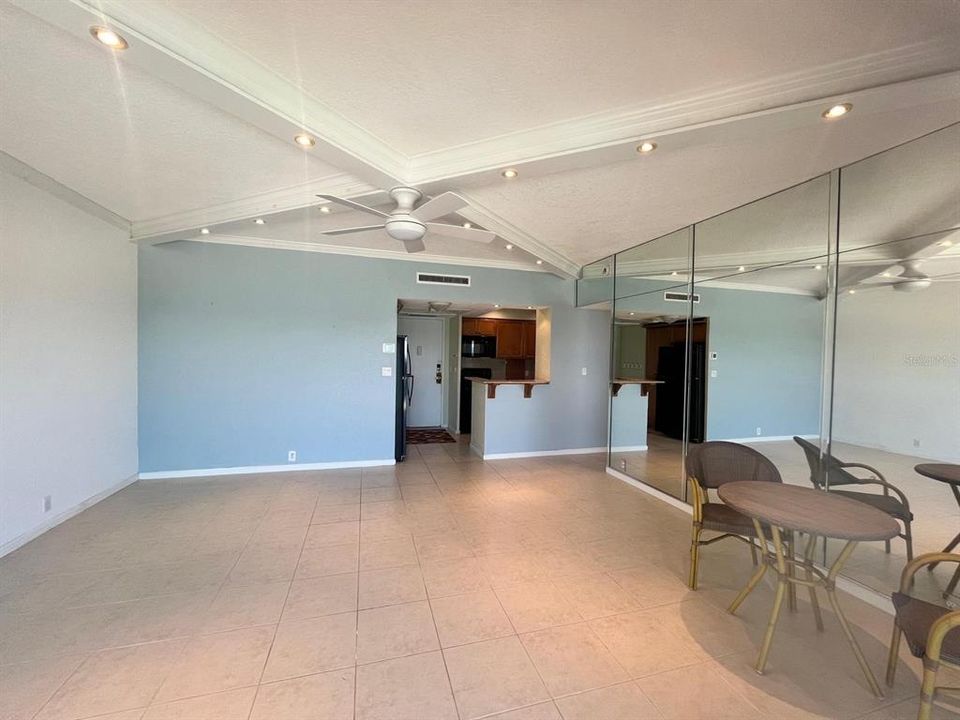 En Venta: $395,000 (1 camas, 1 baños, 707 Pies cuadrados)