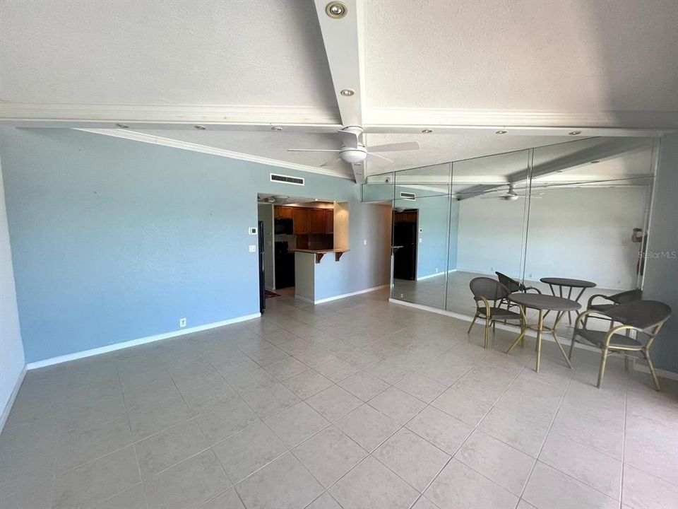 En Venta: $395,000 (1 camas, 1 baños, 707 Pies cuadrados)