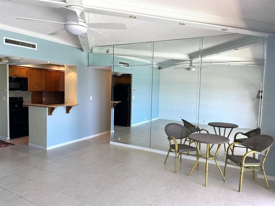 En Venta: $395,000 (1 camas, 1 baños, 707 Pies cuadrados)