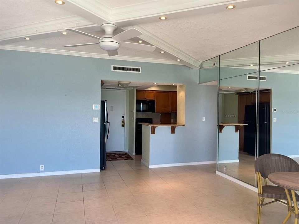 En Venta: $395,000 (1 camas, 1 baños, 707 Pies cuadrados)