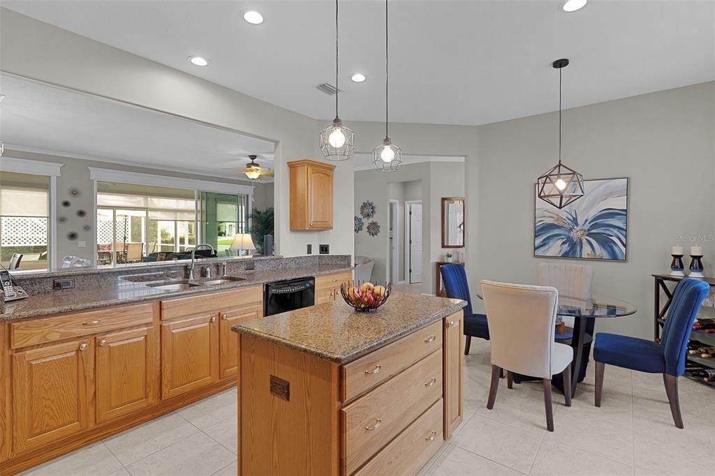 合同活跃: $499,000 (3 贝兹, 2 浴室, 2270 平方英尺)