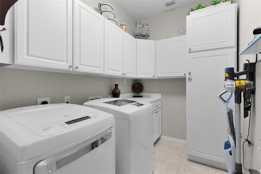 合同活跃: $499,000 (3 贝兹, 2 浴室, 2270 平方英尺)