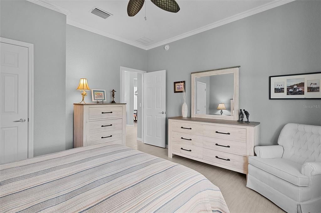 合同活跃: $499,000 (3 贝兹, 2 浴室, 2270 平方英尺)