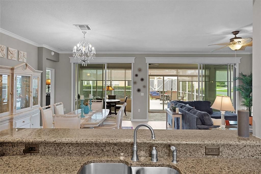 合同活跃: $499,000 (3 贝兹, 2 浴室, 2270 平方英尺)