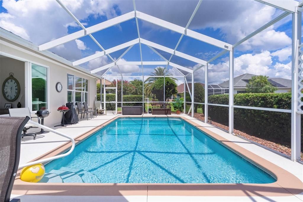 合同活跃: $499,000 (3 贝兹, 2 浴室, 2270 平方英尺)