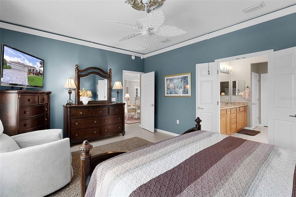 合同活跃: $499,000 (3 贝兹, 2 浴室, 2270 平方英尺)