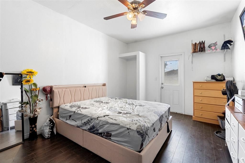 Active With Contract: $220,000 (5 beds, 2 baths, 1596 Square Feet)