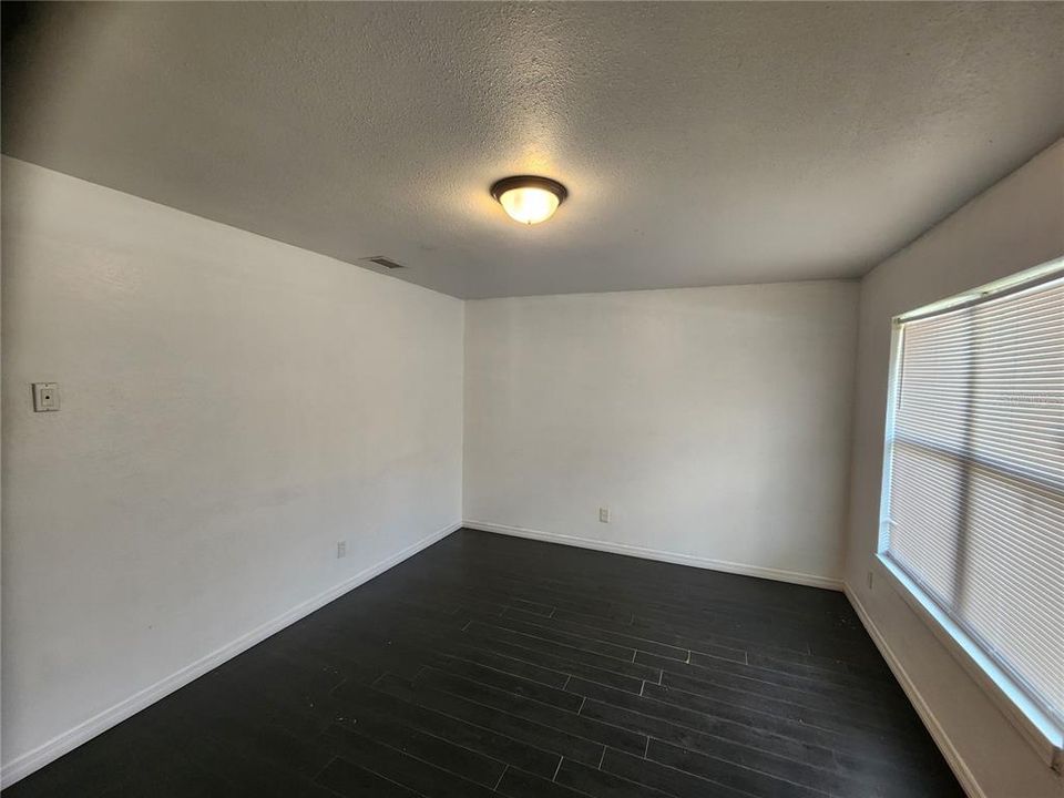 Active With Contract: $220,000 (5 beds, 2 baths, 1596 Square Feet)