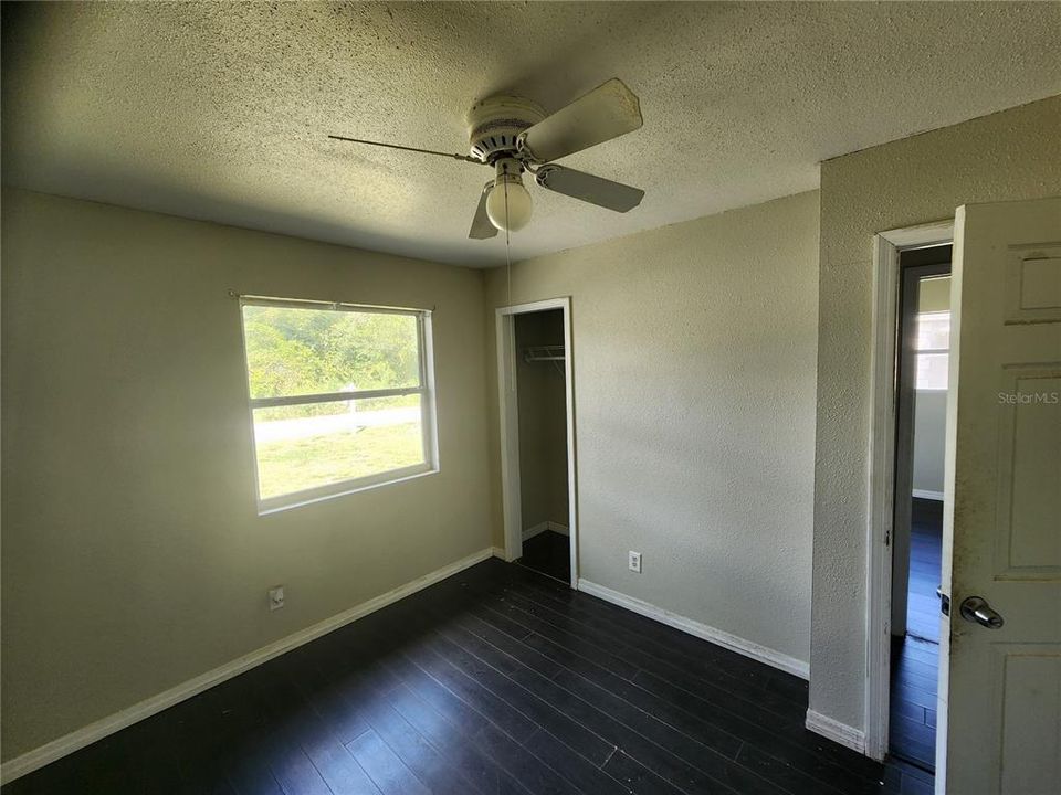 Active With Contract: $220,000 (5 beds, 2 baths, 1596 Square Feet)