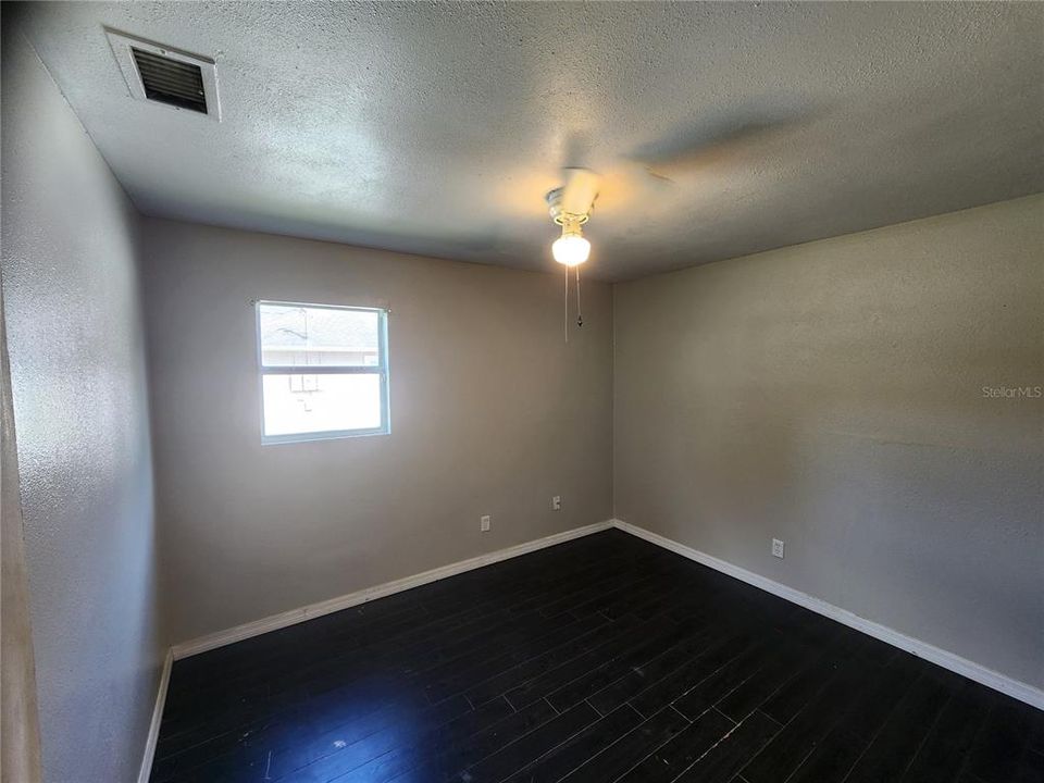 Active With Contract: $220,000 (5 beds, 2 baths, 1596 Square Feet)