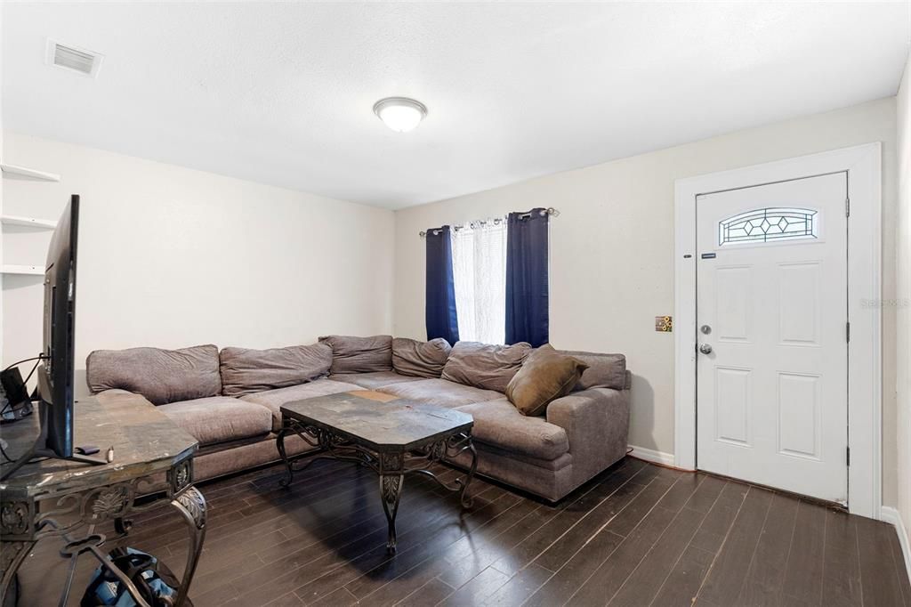 Active With Contract: $220,000 (5 beds, 2 baths, 1596 Square Feet)