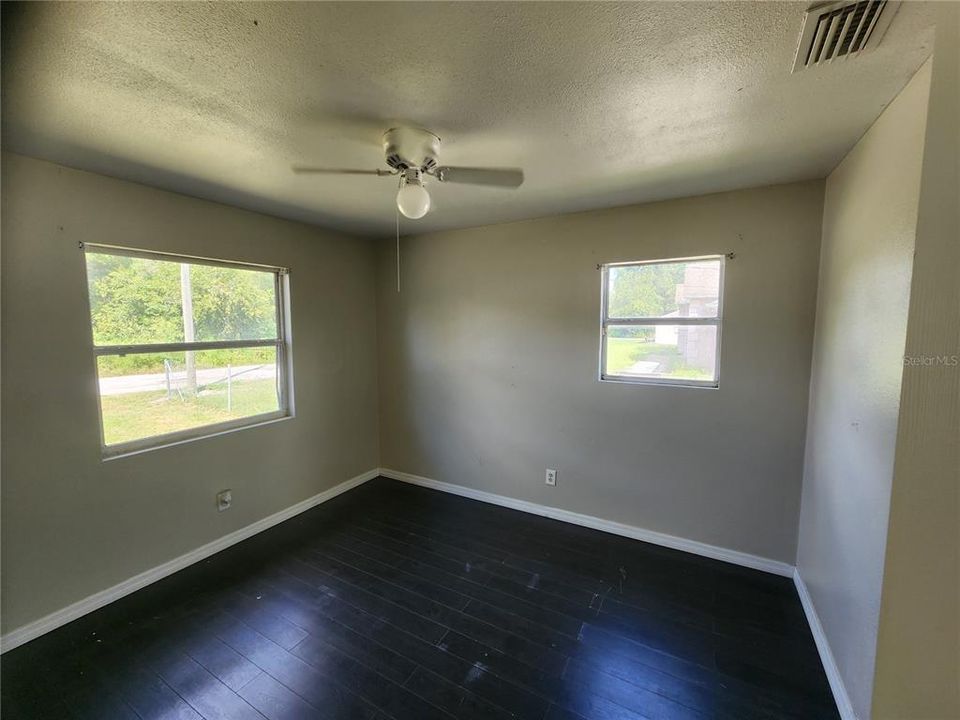 Active With Contract: $220,000 (5 beds, 2 baths, 1596 Square Feet)