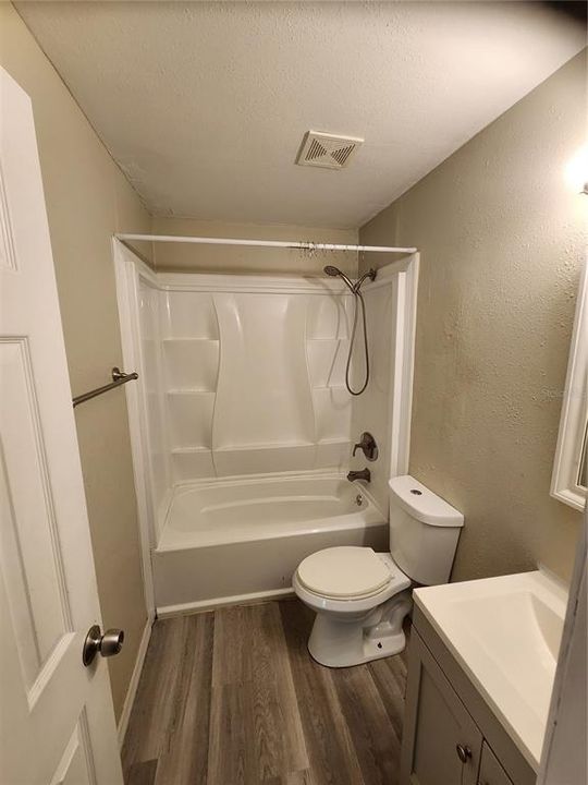 Active With Contract: $220,000 (5 beds, 2 baths, 1596 Square Feet)