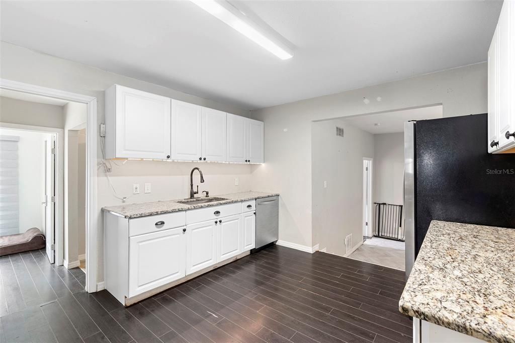 Active With Contract: $220,000 (5 beds, 2 baths, 1596 Square Feet)