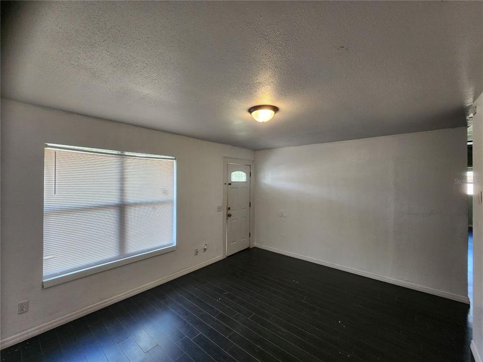 Active With Contract: $220,000 (5 beds, 2 baths, 1596 Square Feet)