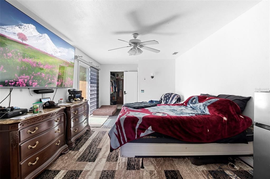 Active With Contract: $220,000 (5 beds, 2 baths, 1596 Square Feet)