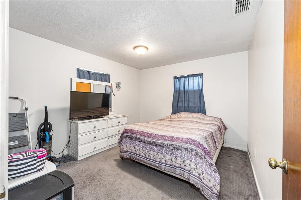 合同活跃: $189,900 (2 贝兹, 2 浴室, 1238 平方英尺)