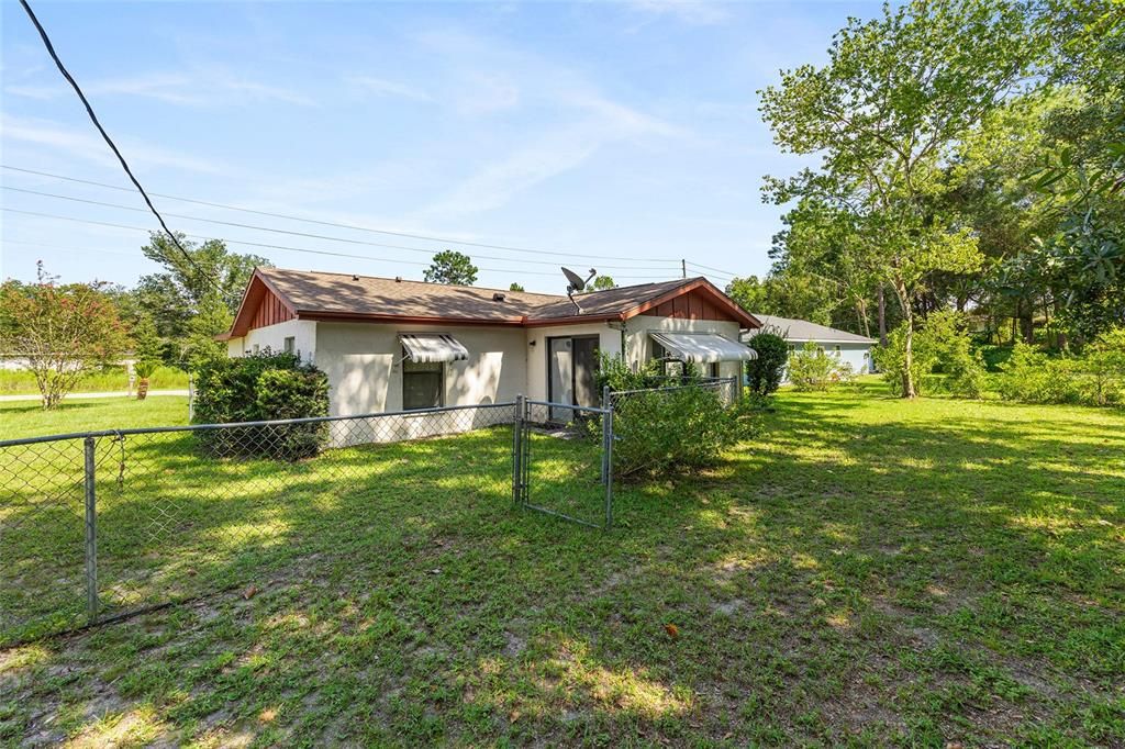 合同活跃: $189,900 (2 贝兹, 2 浴室, 1238 平方英尺)