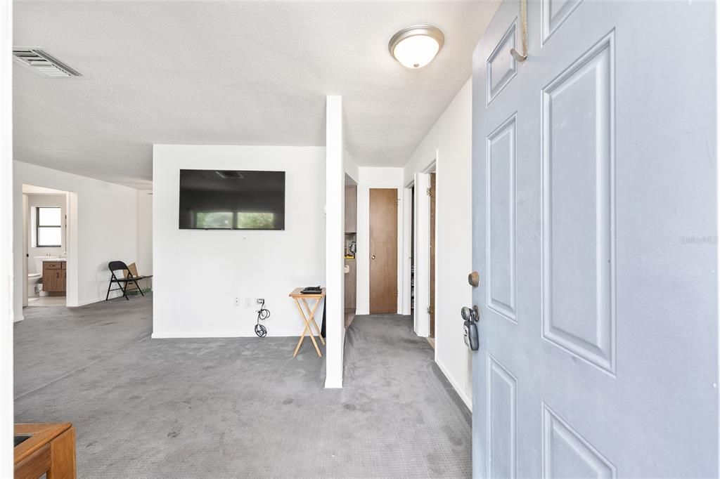 合同活跃: $189,900 (2 贝兹, 2 浴室, 1238 平方英尺)