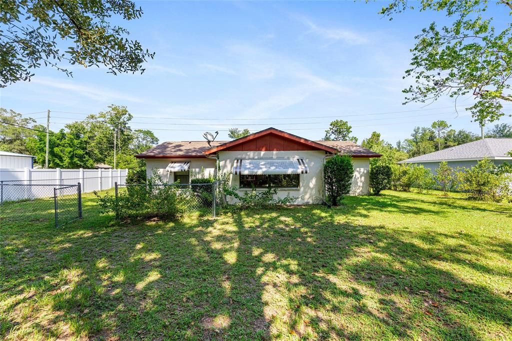 合同活跃: $189,900 (2 贝兹, 2 浴室, 1238 平方英尺)