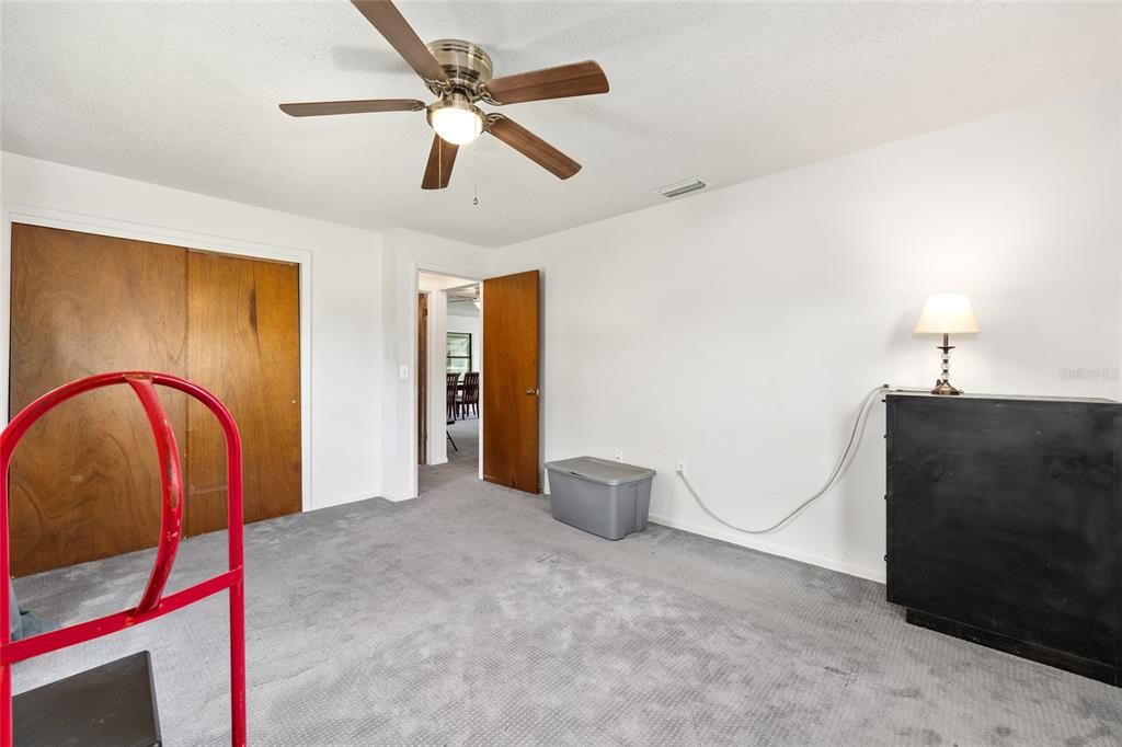 合同活跃: $189,900 (2 贝兹, 2 浴室, 1238 平方英尺)