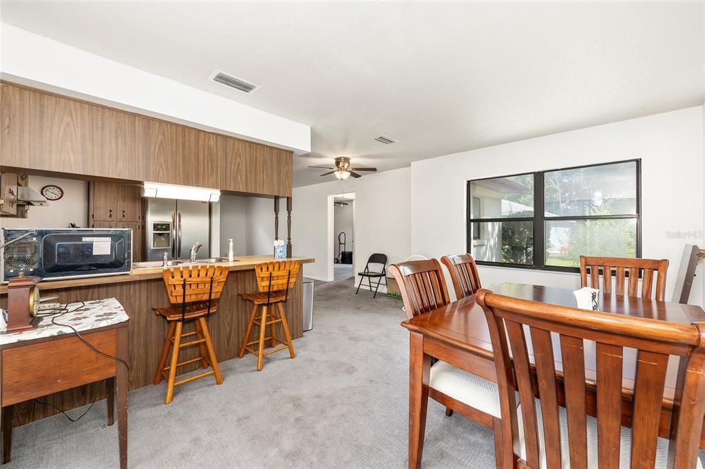 合同活跃: $189,900 (2 贝兹, 2 浴室, 1238 平方英尺)