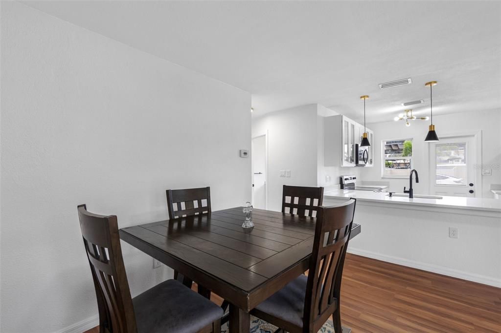 待售: $539,900 (3 贝兹, 2 浴室, 1400 平方英尺)