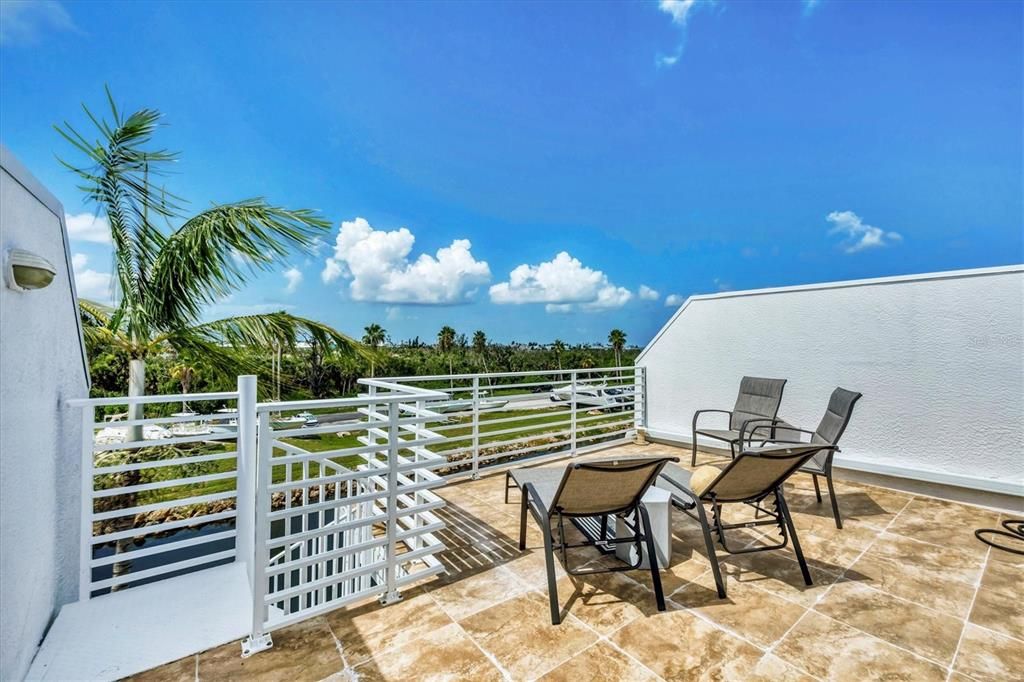 出租: $4,200 (3 贝兹, 3 浴室, 1735 平方英尺)