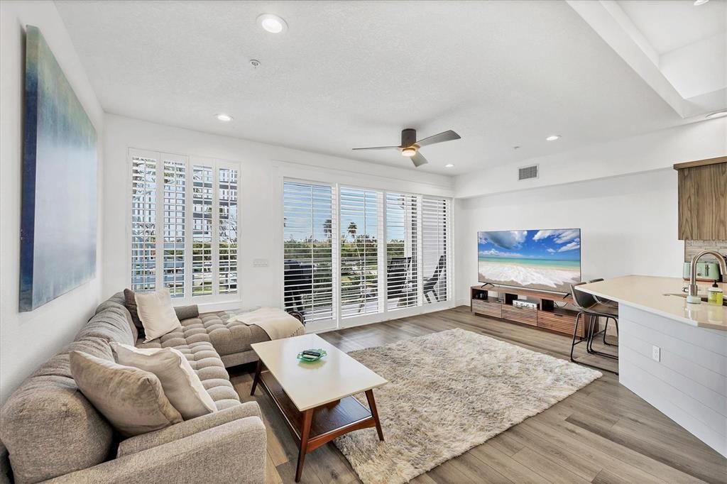 出租: $4,200 (3 贝兹, 3 浴室, 1735 平方英尺)