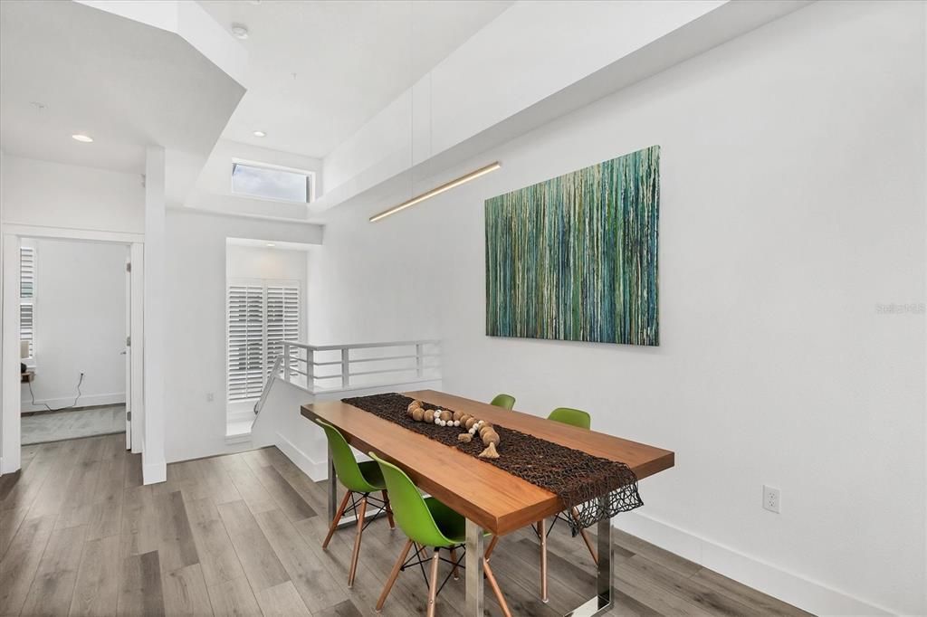 出租: $4,200 (3 贝兹, 3 浴室, 1735 平方英尺)