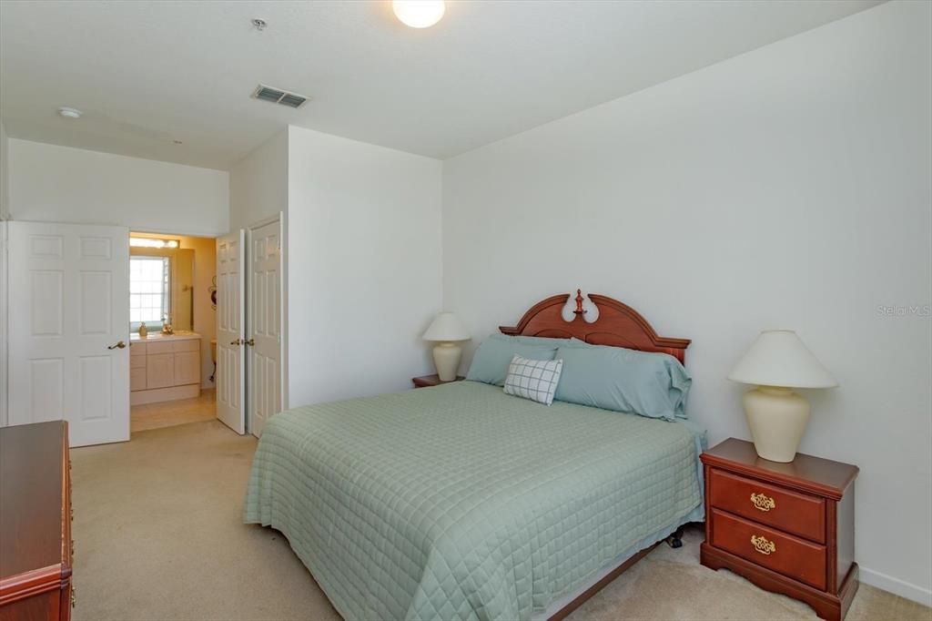 Activo con contrato: $209,900 (3 camas, 2 baños, 1268 Pies cuadrados)