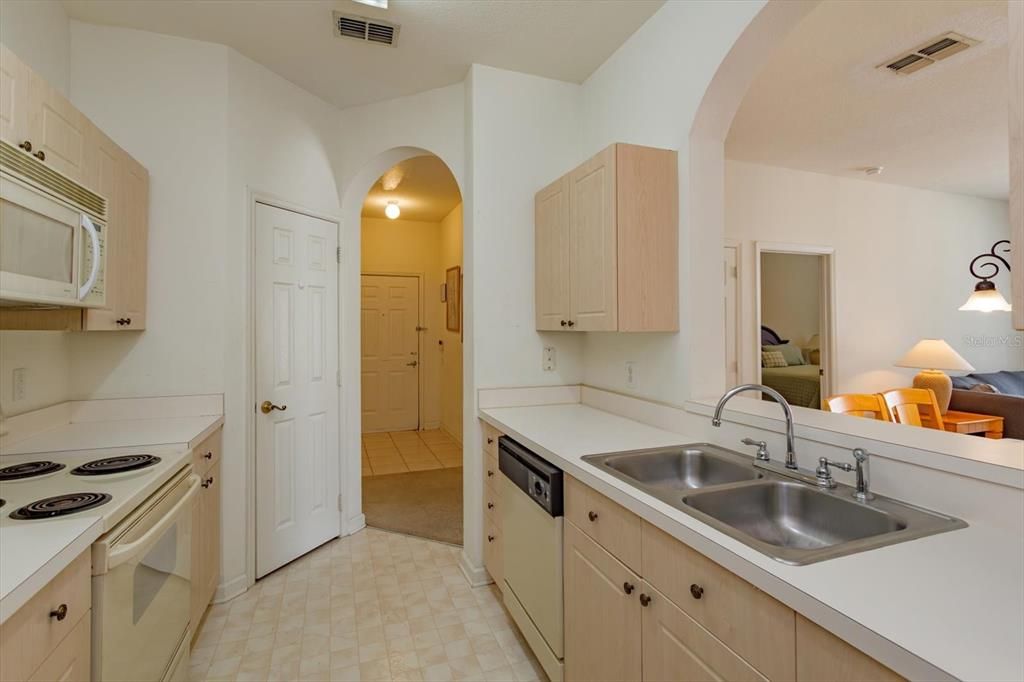 Activo con contrato: $209,900 (3 camas, 2 baños, 1268 Pies cuadrados)