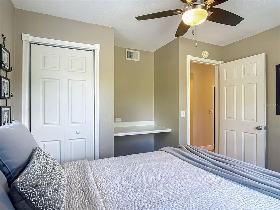 En Venta: $480,000 (4 camas, 2 baños, 1640 Pies cuadrados)