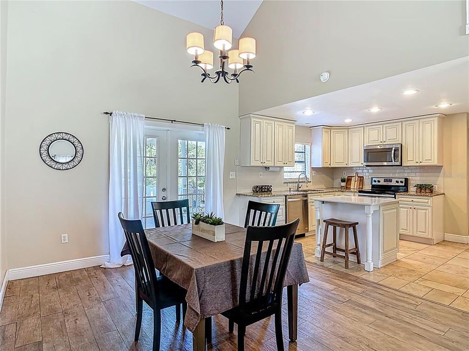 En Venta: $480,000 (4 camas, 2 baños, 1640 Pies cuadrados)