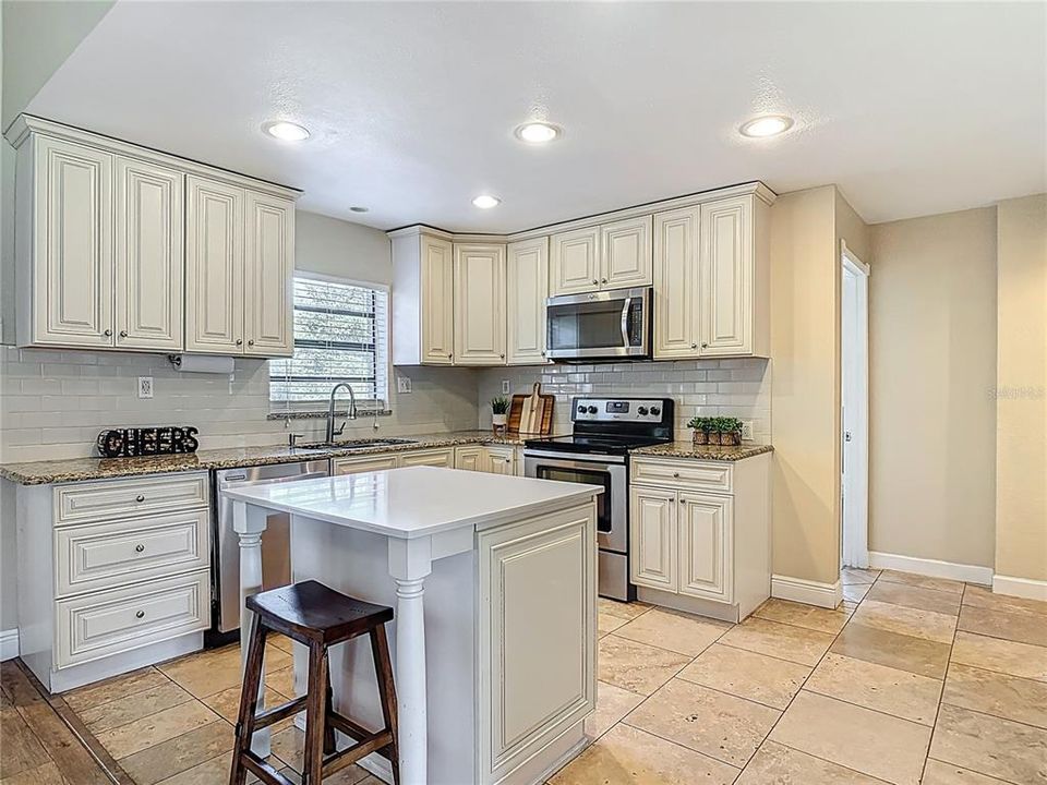 En Venta: $480,000 (4 camas, 2 baños, 1640 Pies cuadrados)